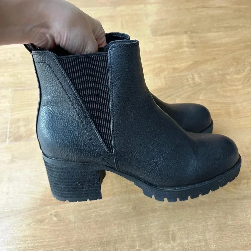 Mia Jody Chelsea Boot, Black, Women’s Heeled Leather Booties, Size 9M